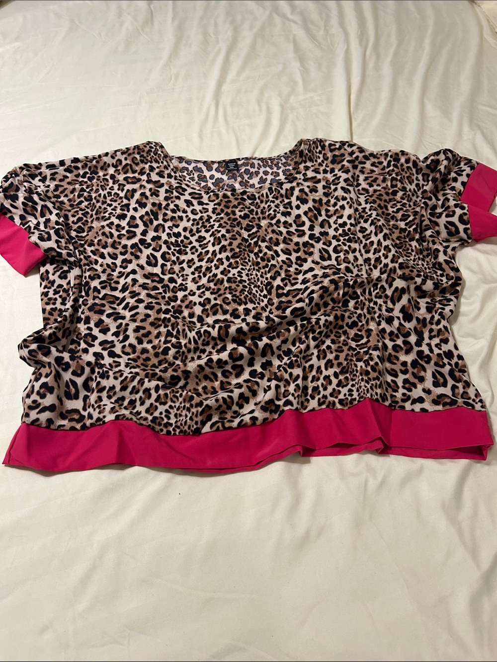 SHEIN Leopard Print Wide Leg Pants & Top Set with Pink Trim 🩷🩷🩷🩷🩷— GENTLY USED - Picture 5 of 6